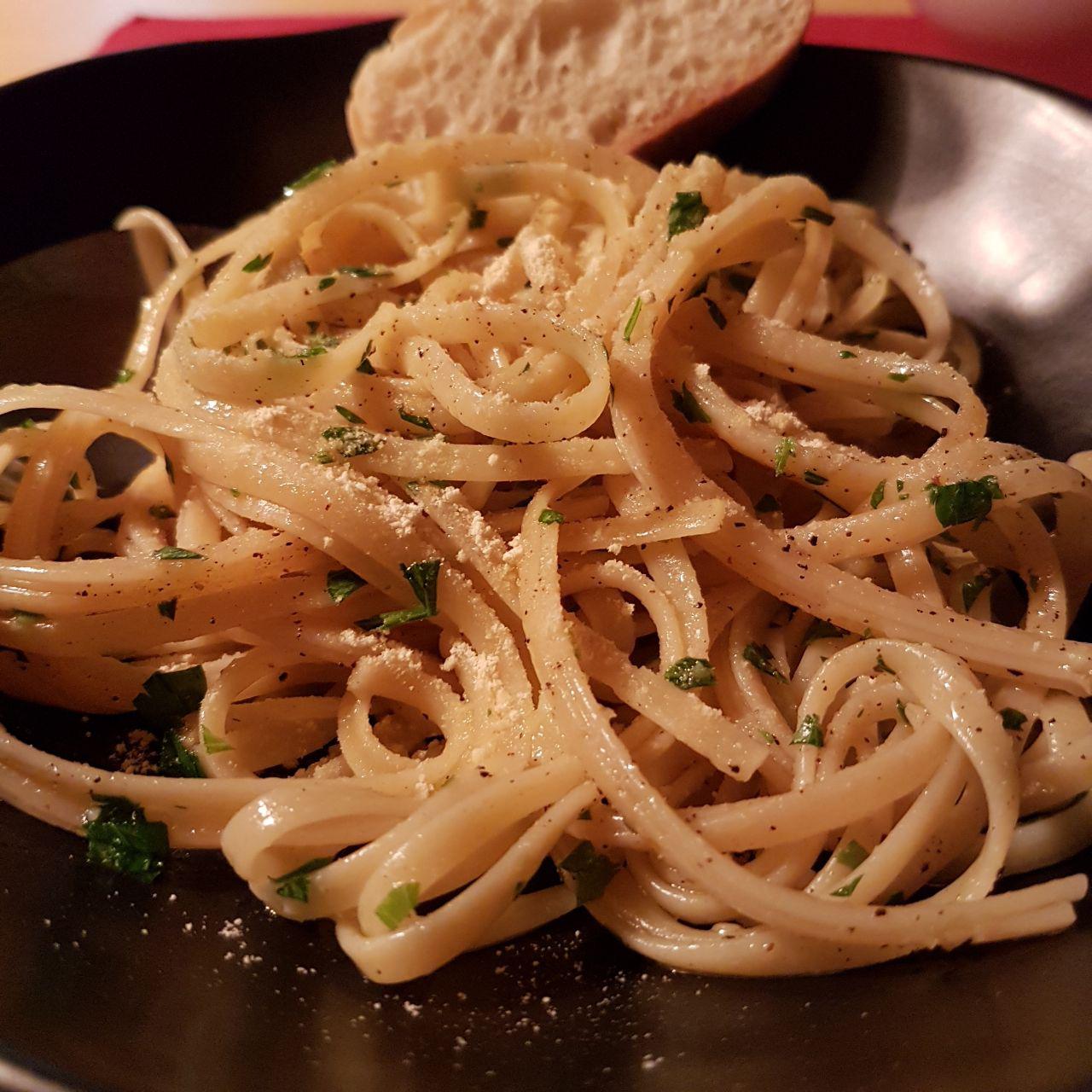 Spaghetti mit Petersilie und Knoblauch - vegan und munter