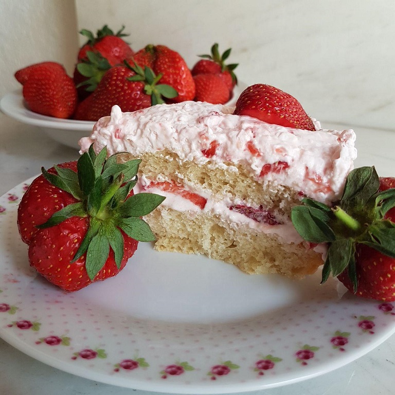 Erdbeer-Mascarpone-Torte - vegan und munter